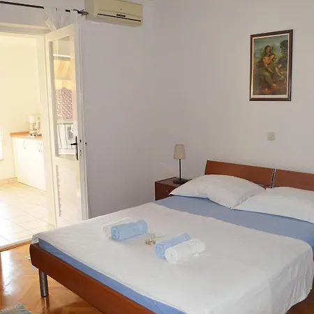 11361b Apartment *